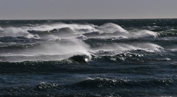 Map Indicates Wave Heights and Directions Along East Coast